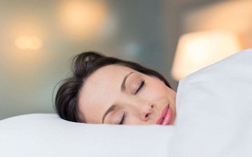 النوم وتأثيره على البشرة