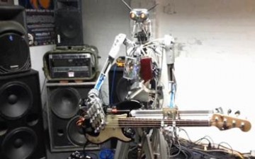 روبوتات تحيي أول حفل موسيقي بالعالم