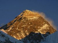 زلزال نيبال يقصِّر «قمة العالم»